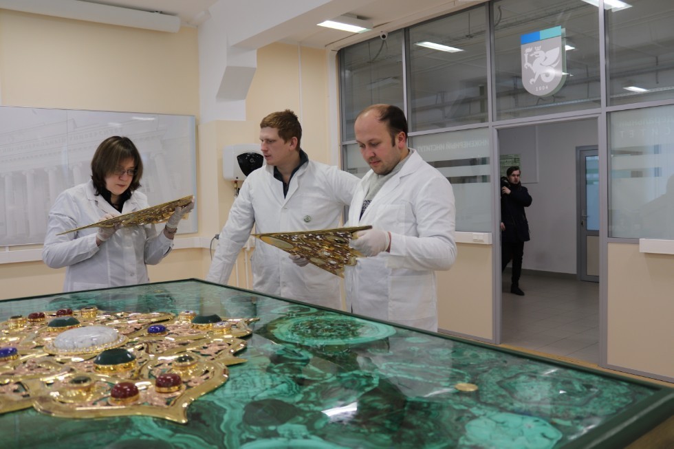 World's largest printed Qur'an restored by Kazan University experts