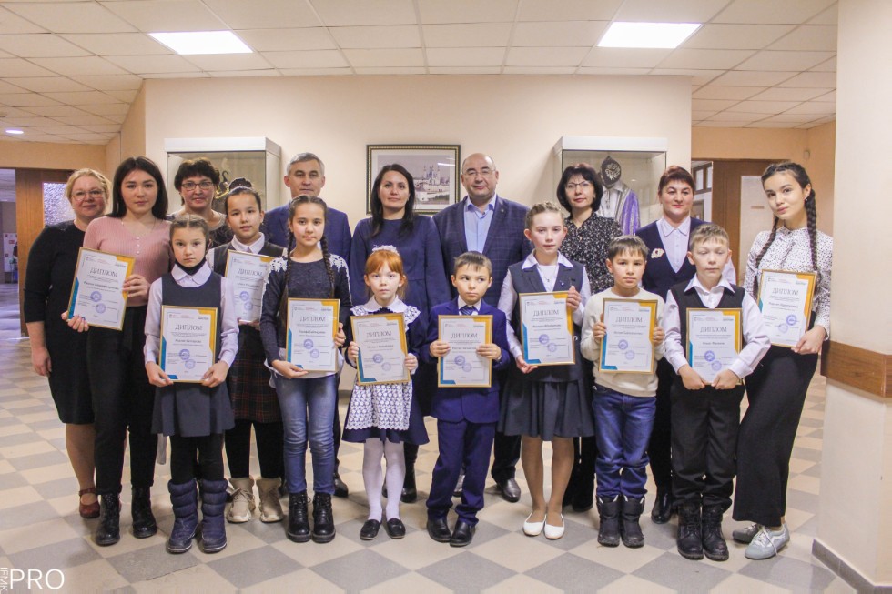 'Туган тел' олимпиадасының җиңүчеләрен бүләкләү 'Туган тел' олимпиадасының җиңүчеләрен бүләкләү