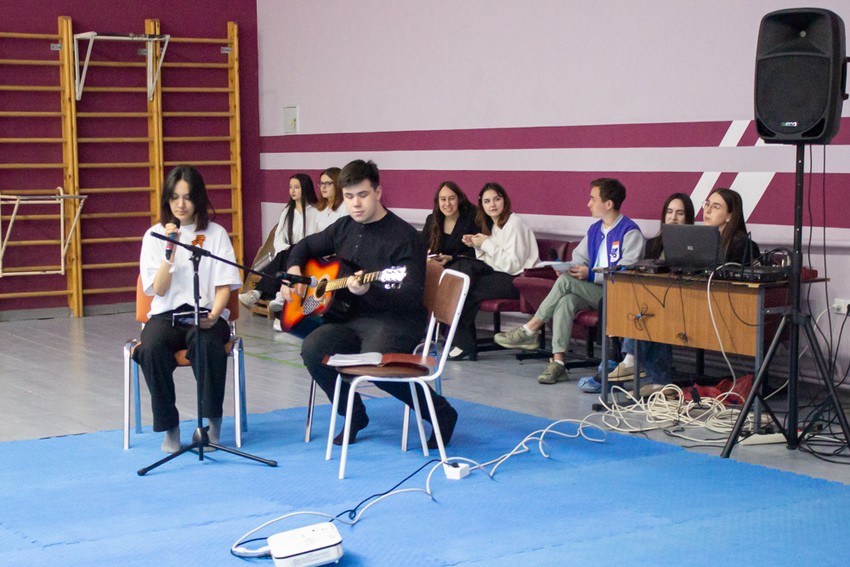 Посвященный 9 Мая гитарный вечер прошел в Елабужском институте КФУ Посвященный 9 Мая гитарный вечер прошел в Елабужском институте КФУ