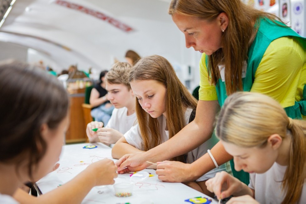 Университетская смена продолжает знакомиться с Елабугой Университетская смена продолжает знакомиться с Елабугой