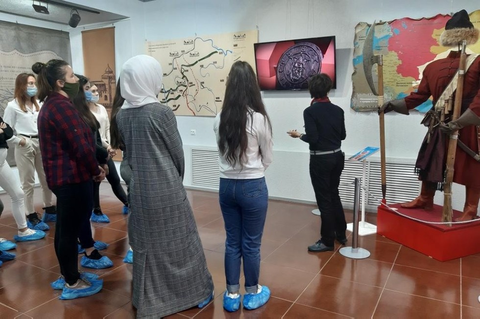 Студенты Елабужского института КФУ посетили выставку Студенты Елабужского института КФУ посетили выставку