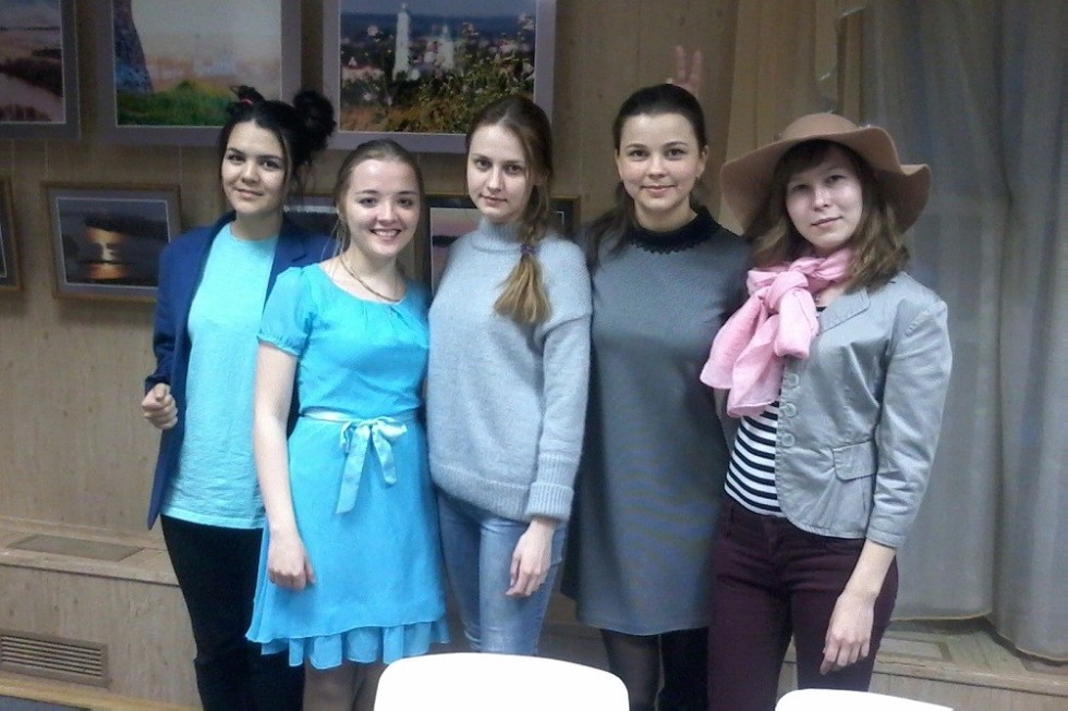 Участники Drama Club инсценировали книгу Льюиса Кэрролла Участники Drama Club инсценировали книгу Льюиса Кэрролла