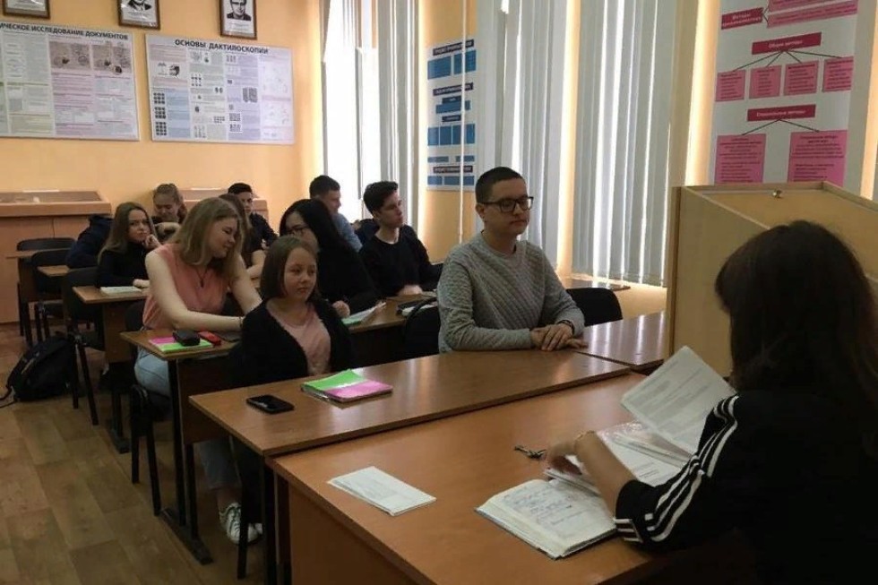 Студенты Елабужского института КФУ приняли участие в интеллектуальной игре 'Молодежь - против коррупции' Студенты Елабужского института КФУ приняли участие в интеллектуальной игре 'Молодежь - против коррупции'