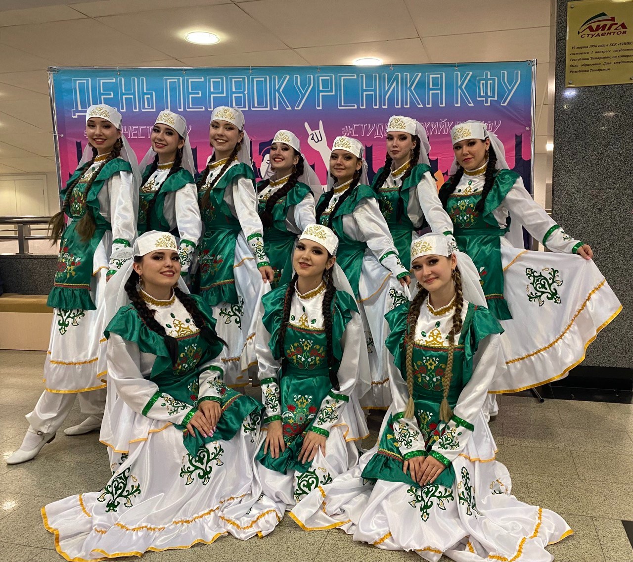 Танцевальный коллектив 'Яшьлек' Танцевальный коллектив 'Яшьлек'