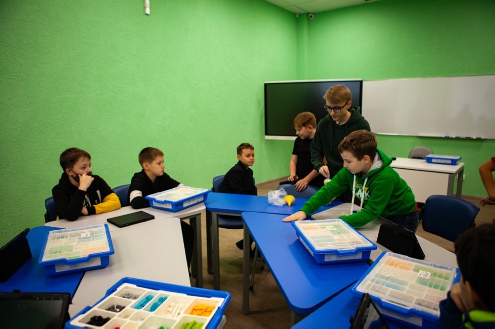 ����������