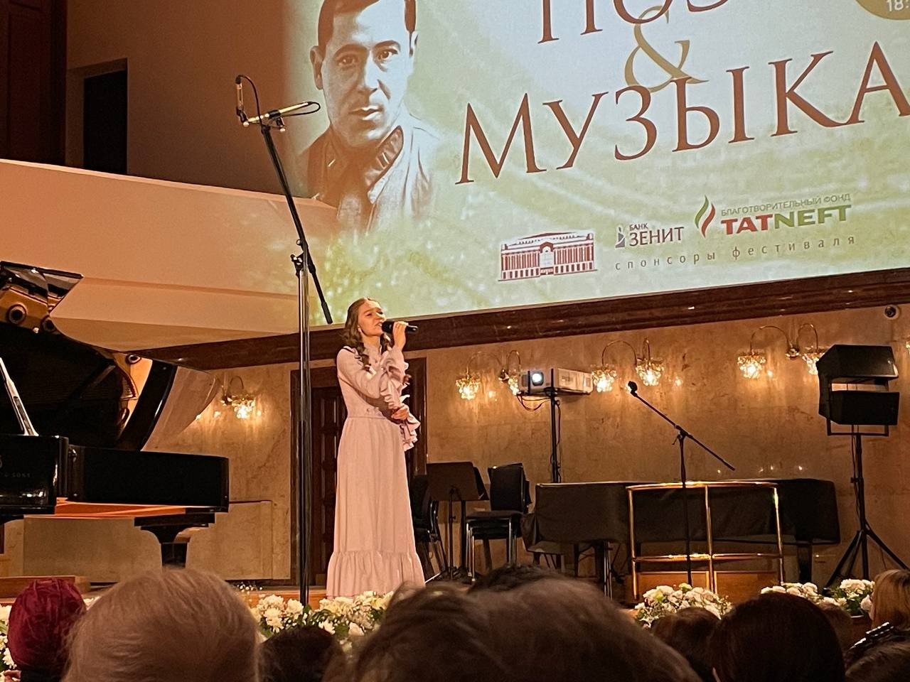 'Шигыремдәге чынлык, ут һәм сөю яшәвемнең бөтен мәгънәсе...' 'Шигыремдәге чынлык, ут һәм сөю яшәвемнең бөтен мәгънәсе...'