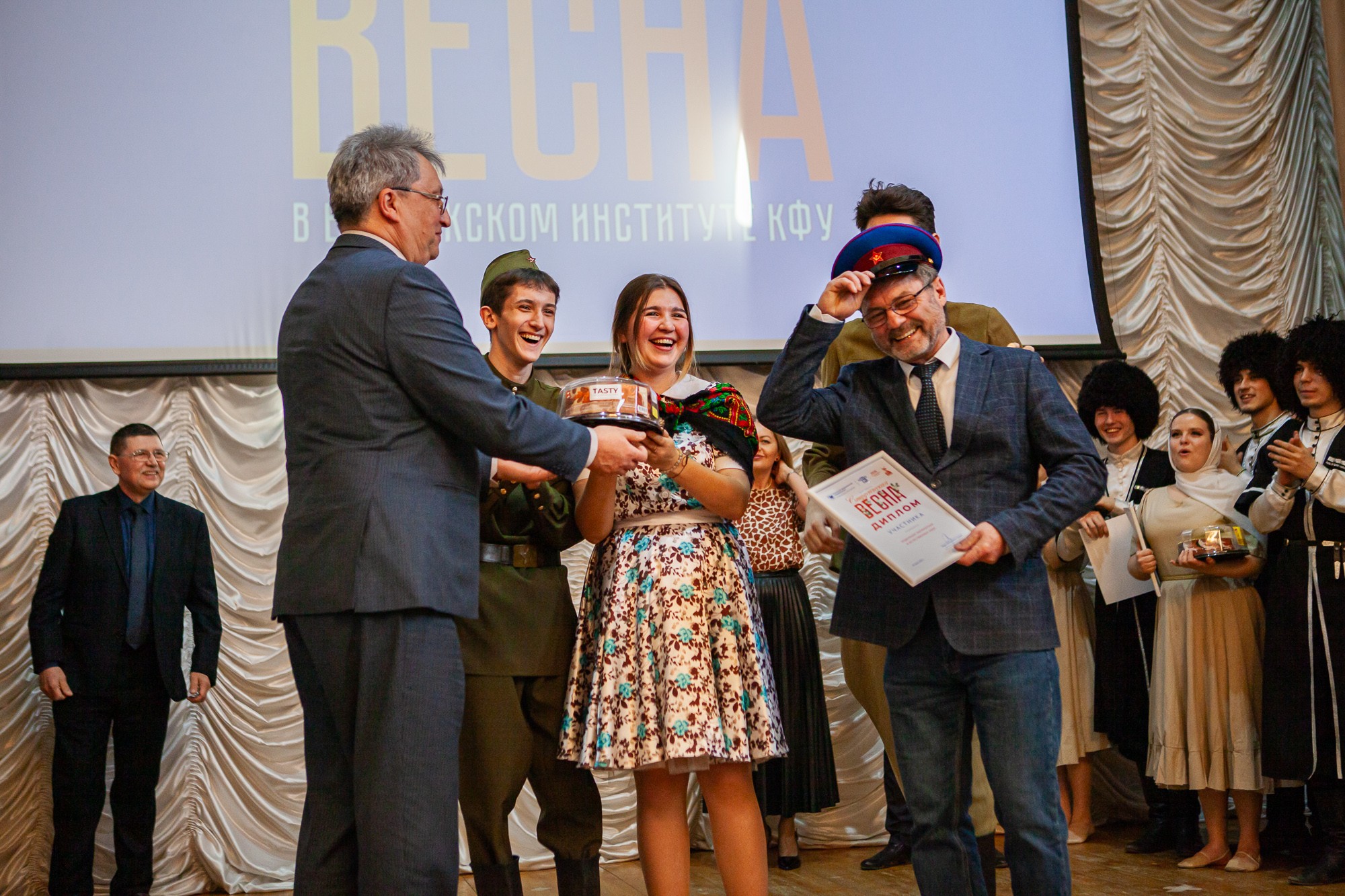 Гала-концерт фестиваля 'Студенческая весна-2025' состоялся в Елабужском институте КФУ Гала-концерт фестиваля 'Студенческая весна-2025' состоялся в Елабужском институте КФУ