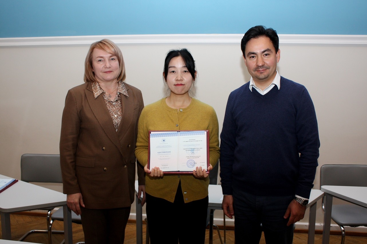 ������������� �������� �������� ����������  ��������� 'European and international business law, energy law and policy'.