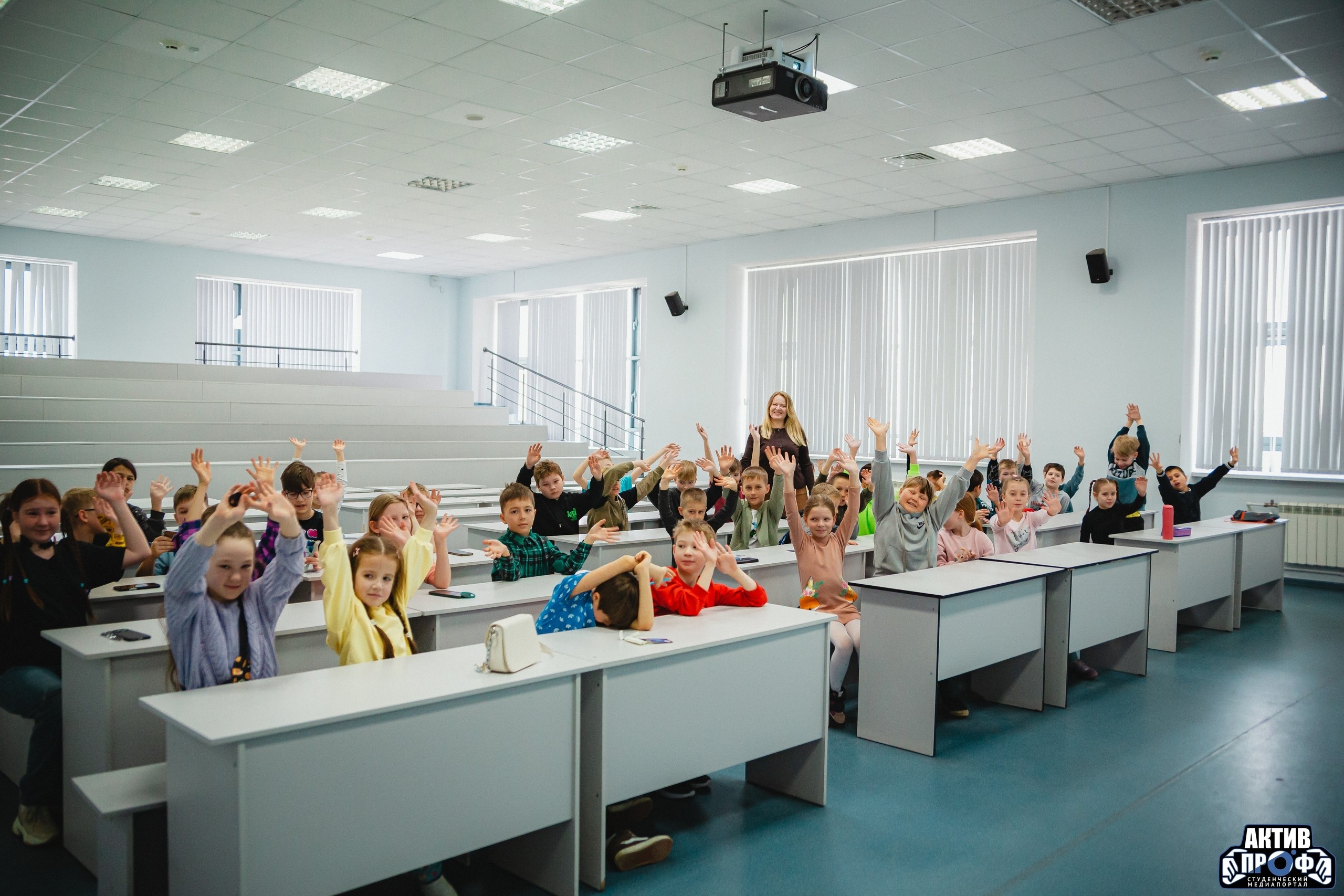 Что общего между языками мира, виртуальной реальностью и? физкультминуткой? ,Детский университет, группа «Юниор», группа «Академия» Что общего между языками мира, виртуальной реальностью и? физкультминуткой? ,Детский университет, группа «Юниор», группа «Академия»