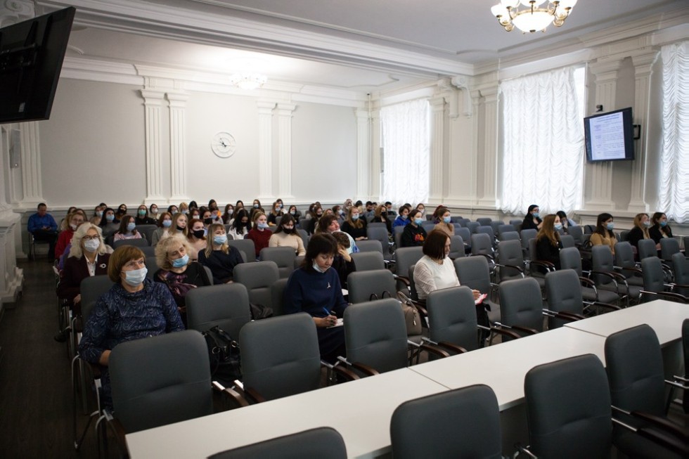 В Елабужском институте начала работу Международная научно-практическая конференция 'Литературная педагогика и ее роль в развитии эмоциональной грамотности' В Елабужском институте начала работу Международная научно-практическая конференция 'Литературная педагогика и ее роль в развитии эмоциональной грамотности'