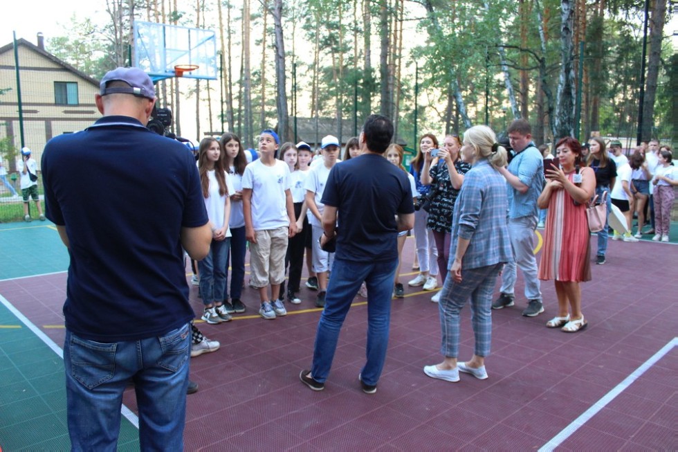 Директор Елабужского института КФУ и глава Елабужского муниципального района посетили 'Университетскую смену' Директор Елабужского института КФУ и глава Елабужского муниципального района посетили 'Университетскую смену'