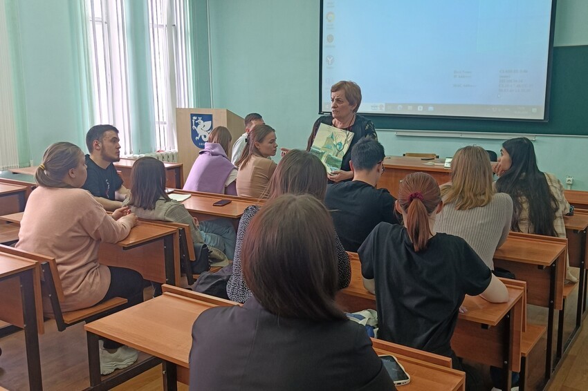 Ветеран педагогического труда Фрида Шакирова прочла лекцию в Елабужском институте КФУ Ветеран педагогического труда Фрида Шакирова прочла лекцию в Елабужском институте КФУ