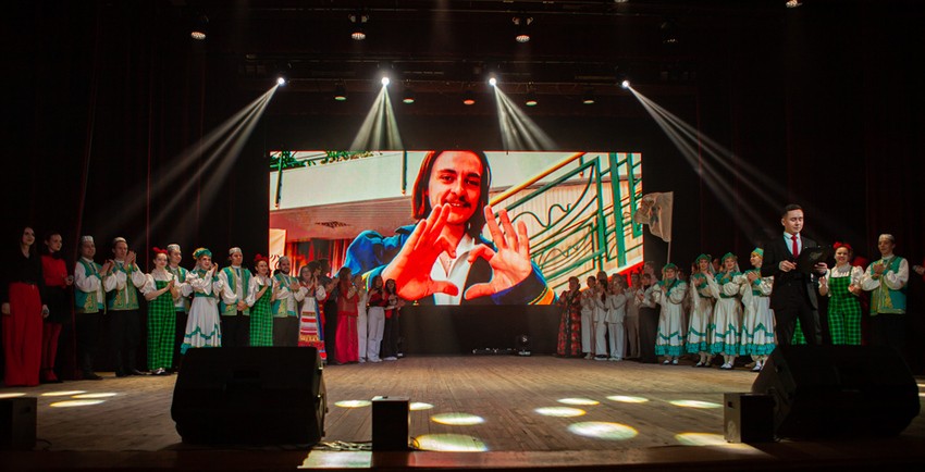 'Эффект Пушкина': техно-лиричная 'Студенческая весна' отзвенела в Елабужском институте КФУ 'Эффект Пушкина': техно-лиричная 'Студенческая весна' отзвенела в Елабужском институте КФУ