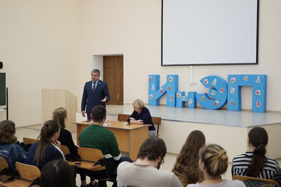 Minister of Ecology and Natural Resources of Tatarstan Alexander Shadrikov met with students