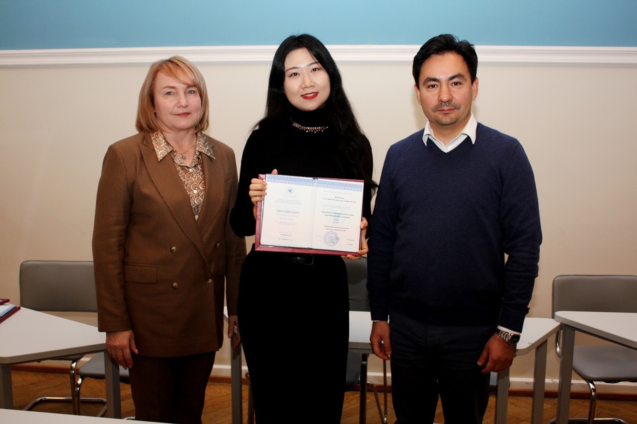 ������������� �������� �������� ����������  ��������� 'European and international business law, energy law and policy'.