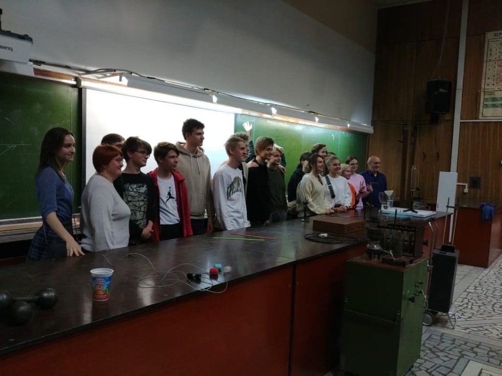 10 октября Институт физики посетили ученики 11-х классов школы №1517 г.Москвы! ,КФУ, Институт физики, экскурсия