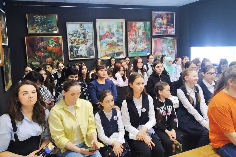 Мастер-класс 'Композиция и цвет в татарской вышивке' и профориентационная работа Елабужского института КФУ в Муслюмово Мастер-класс 'Композиция и цвет в татарской вышивке' и профориентационная работа Елабужского института КФУ в Муслюмово