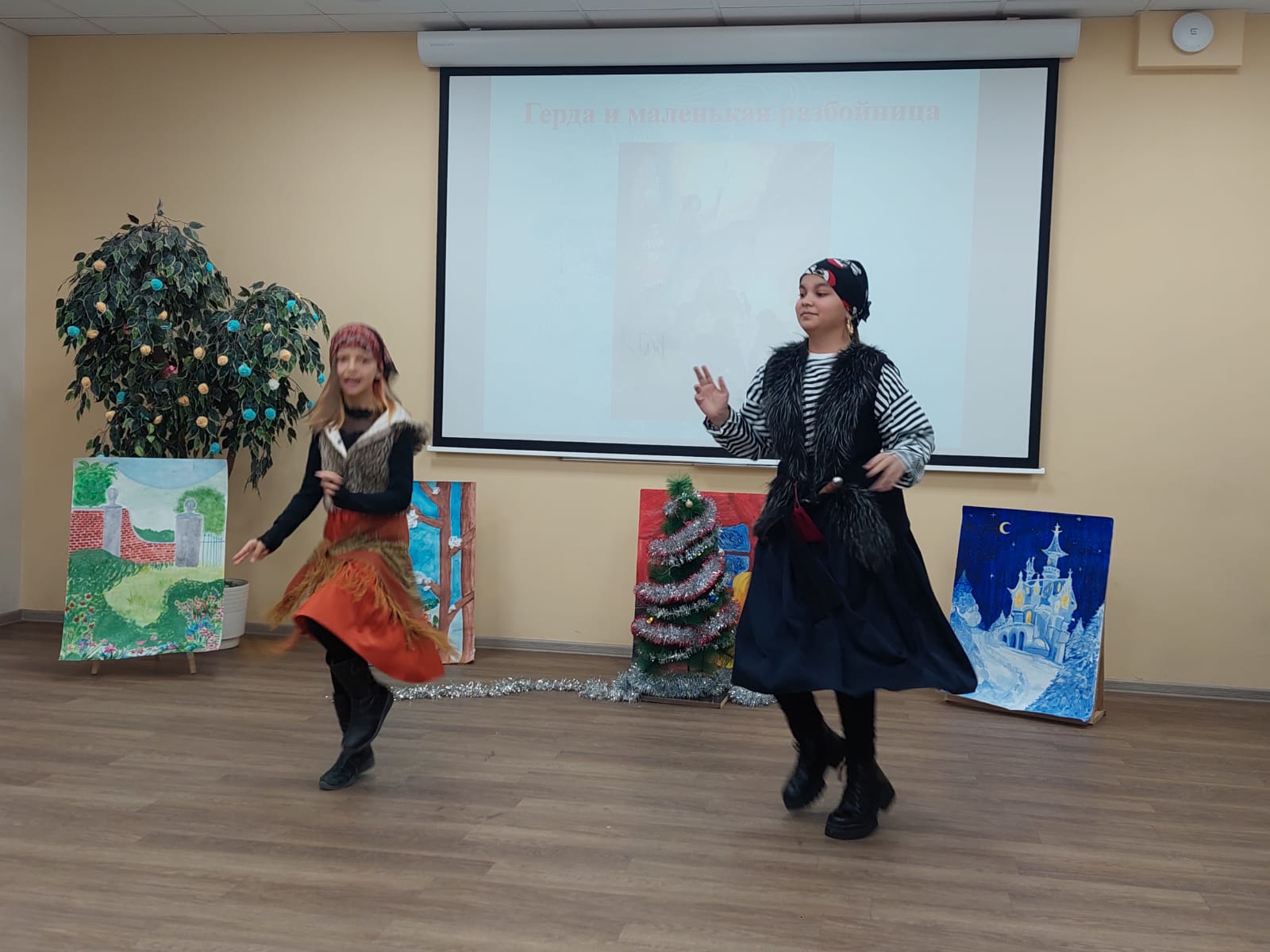 Приглашаем в детский театр КФУ 'Радуга' Приглашаем в детский театр КФУ 'Радуга'