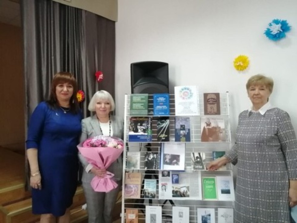 В гимназии № 37 города Казани прошла встреча с профессором кафедры русской и зарубежной литературы ИФМК В гимназии № 37 города Казани прошла встреча с профессором кафедры русской и зарубежной литературы ИФМК