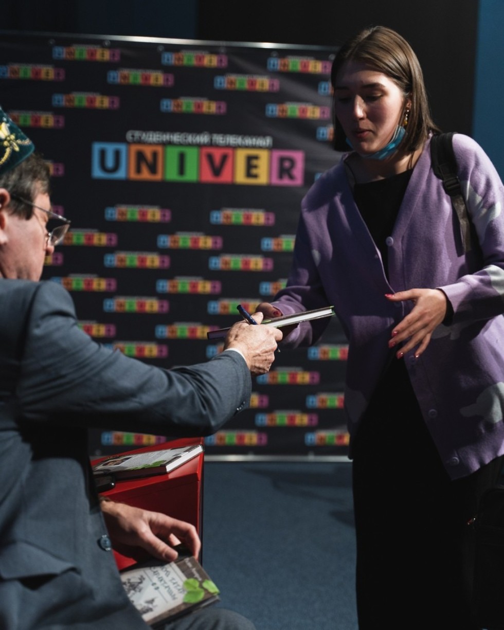 Журналист, публицист и писатель Радик Амиров встретился с первокурсниками Высшей школы журналистики Журналист, публицист и писатель Радик Амиров встретился с первокурсниками Высшей школы журналистики