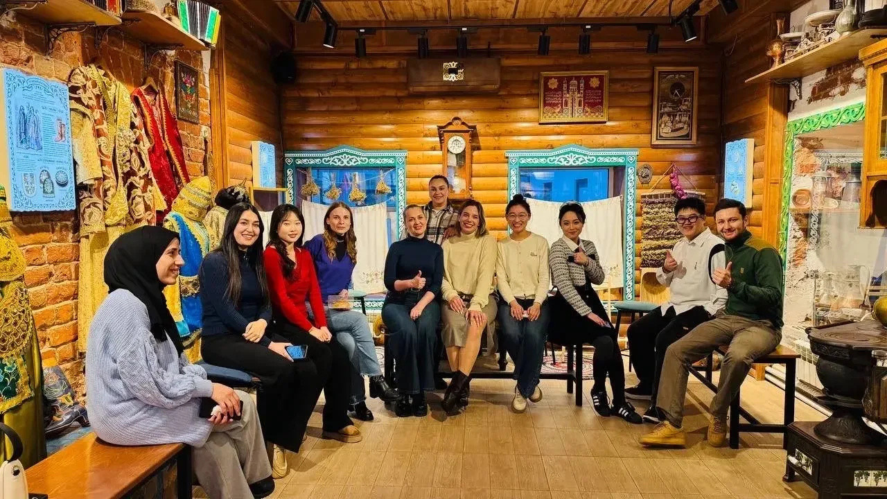 Мультикультурный калейдоскоп на празднике встречи весны в группе 17.1-512 ИПО КФУ Мультикультурный калейдоскоп на празднике встречи весны в группе 17.1-512 ИПО КФУ