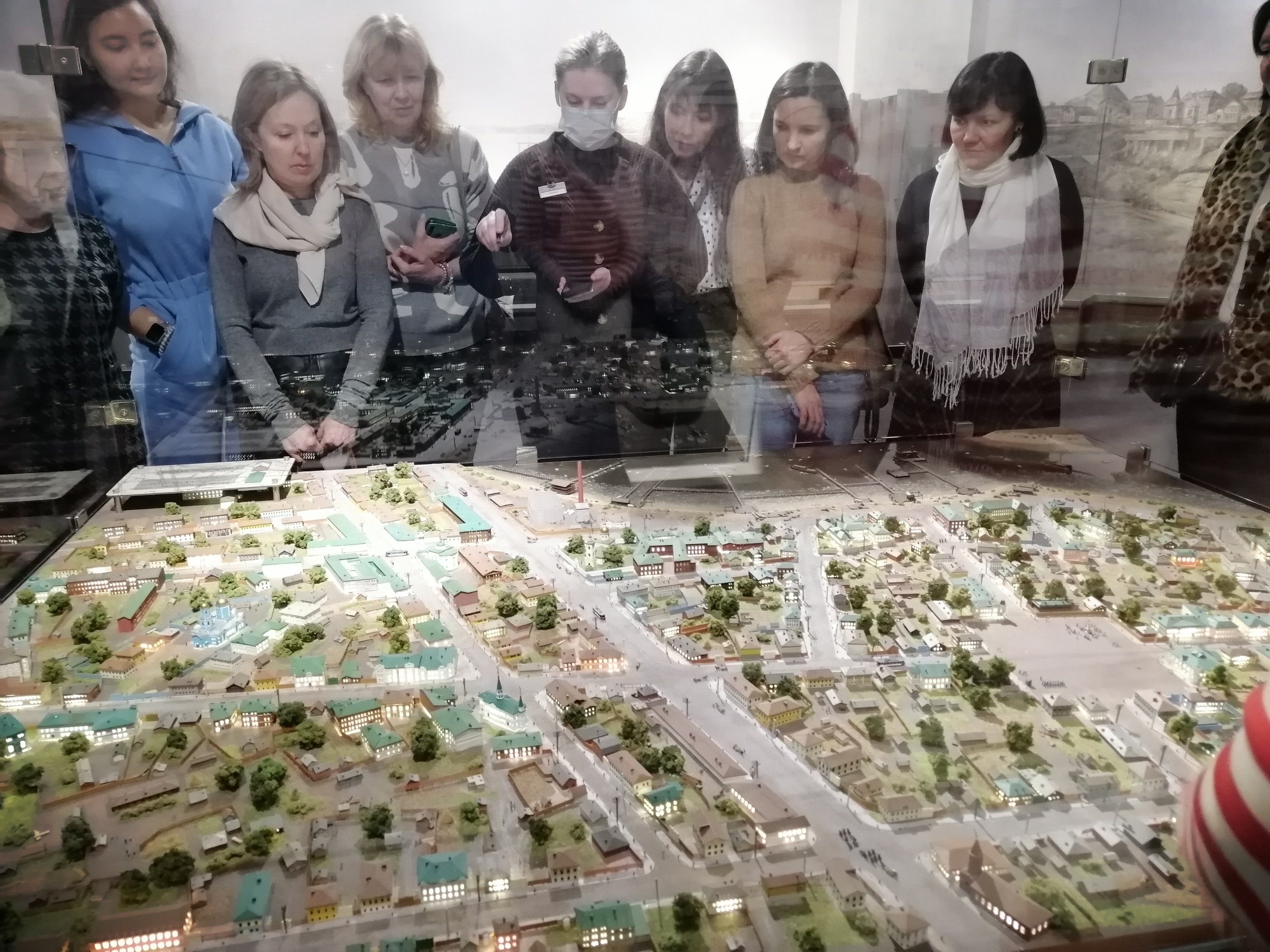 Тематическая экскурсия 'Прогулка по Казани разных эпох' для слушателей программы повышения квалификации 'Экскурсовод' Тематическая экскурсия 'Прогулка по Казани разных эпох' для слушателей программы повышения квалификации 'Экскурсовод'