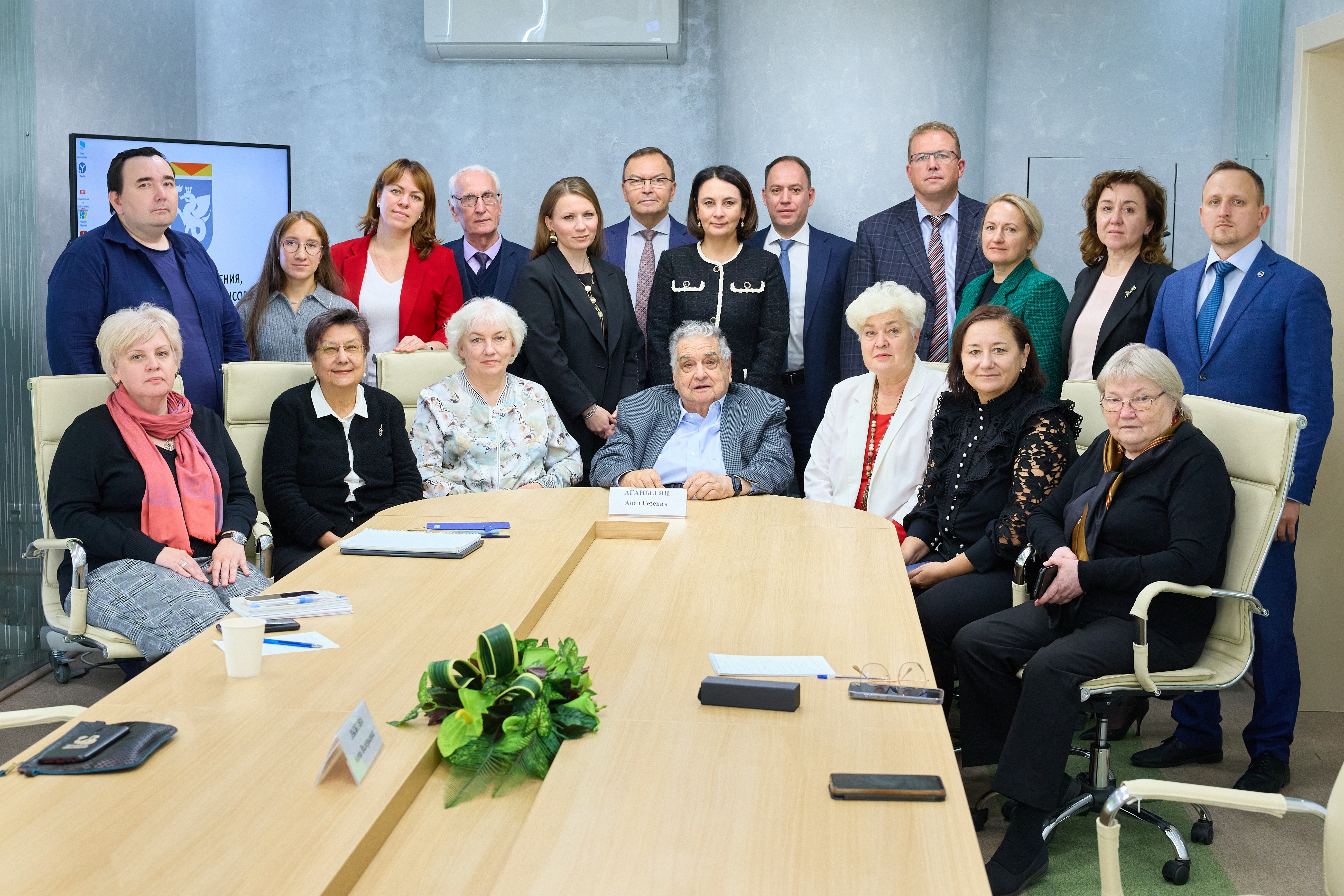 Лекции Абеля Гезевича Аганбегяна в Институте управления, экономики и финансов КФУ Лекции Абеля Гезевича Аганбегяна в Институте управления, экономики и финансов КФУ