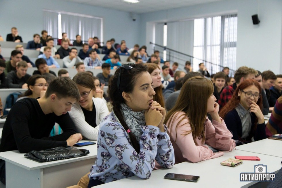 Встреча студентов НЧИ КФУ с немецкими работодателями из ООО 'ДАЙМЛЕР КАМАЗ РУС' Встреча студентов НЧИ КФУ с немецкими работодателями из ООО 'ДАЙМЛЕР КАМАЗ РУС'