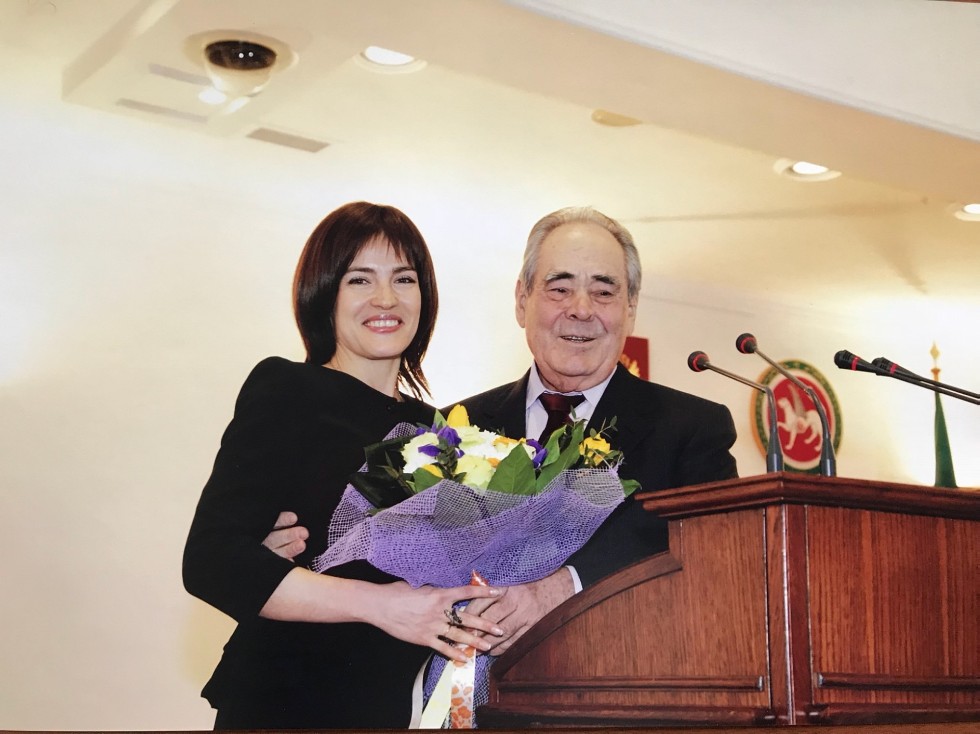 �������