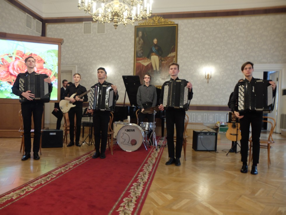 ����������� ����� ������ 8 �����.