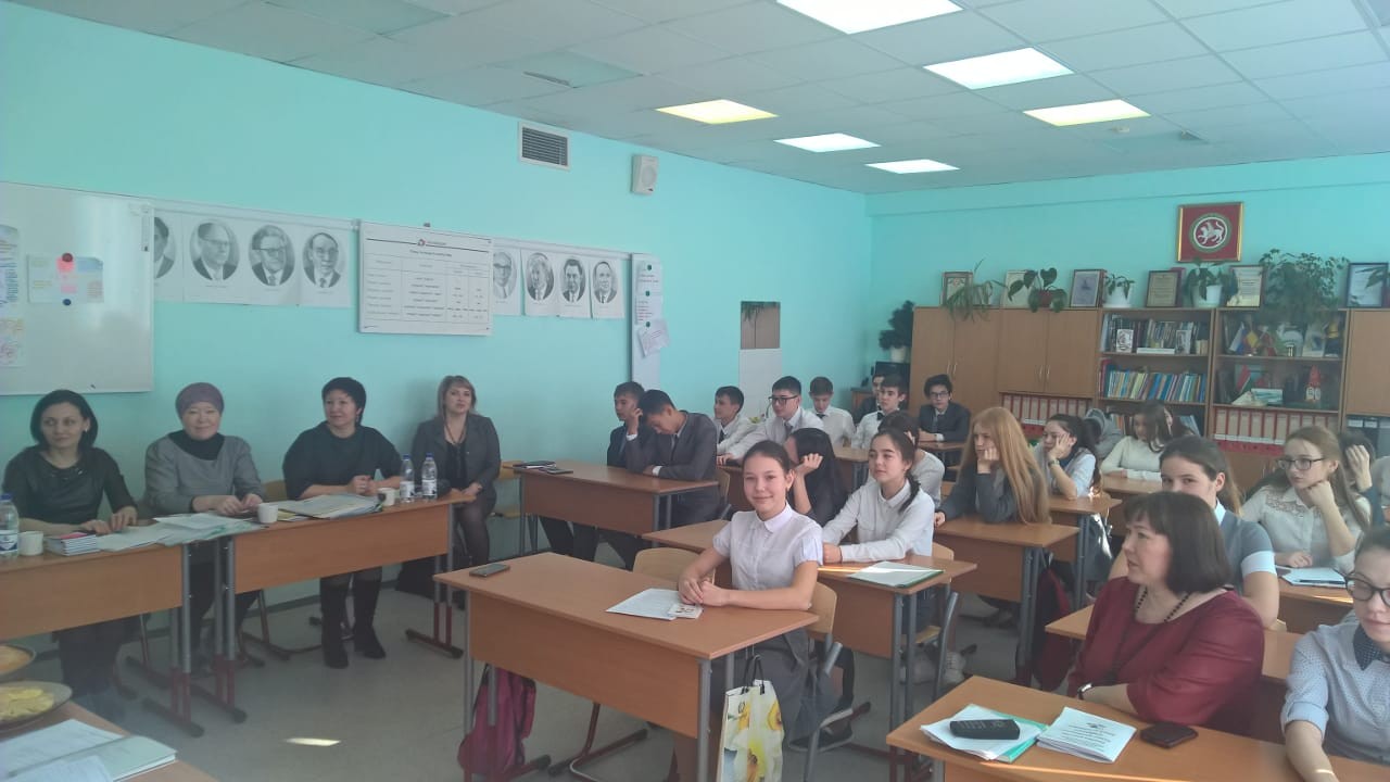 Яшь эзләнүчеләр белән очрашу Яшь эзләнүчеләр белән очрашу