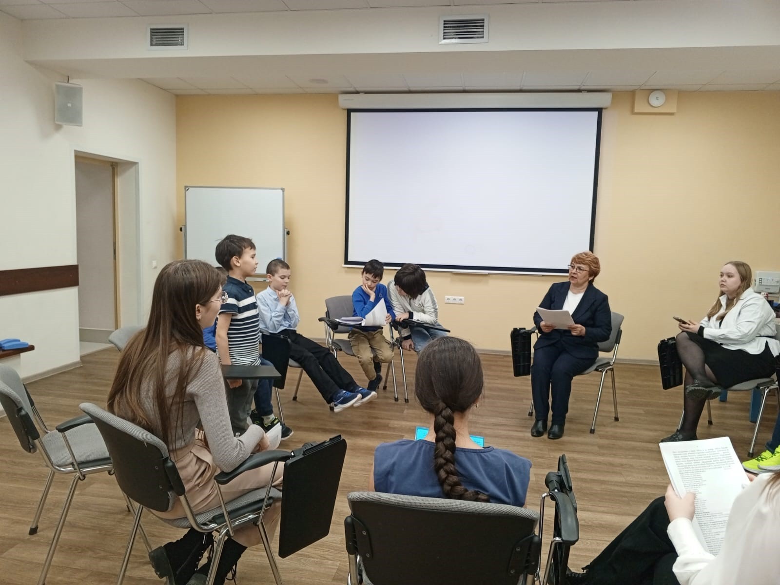 Репетиция спектакля о Великой Отечественной войне детского театра КФУ 'Радуга' Репетиция спектакля о Великой Отечественной войне детского театра КФУ 'Радуга'