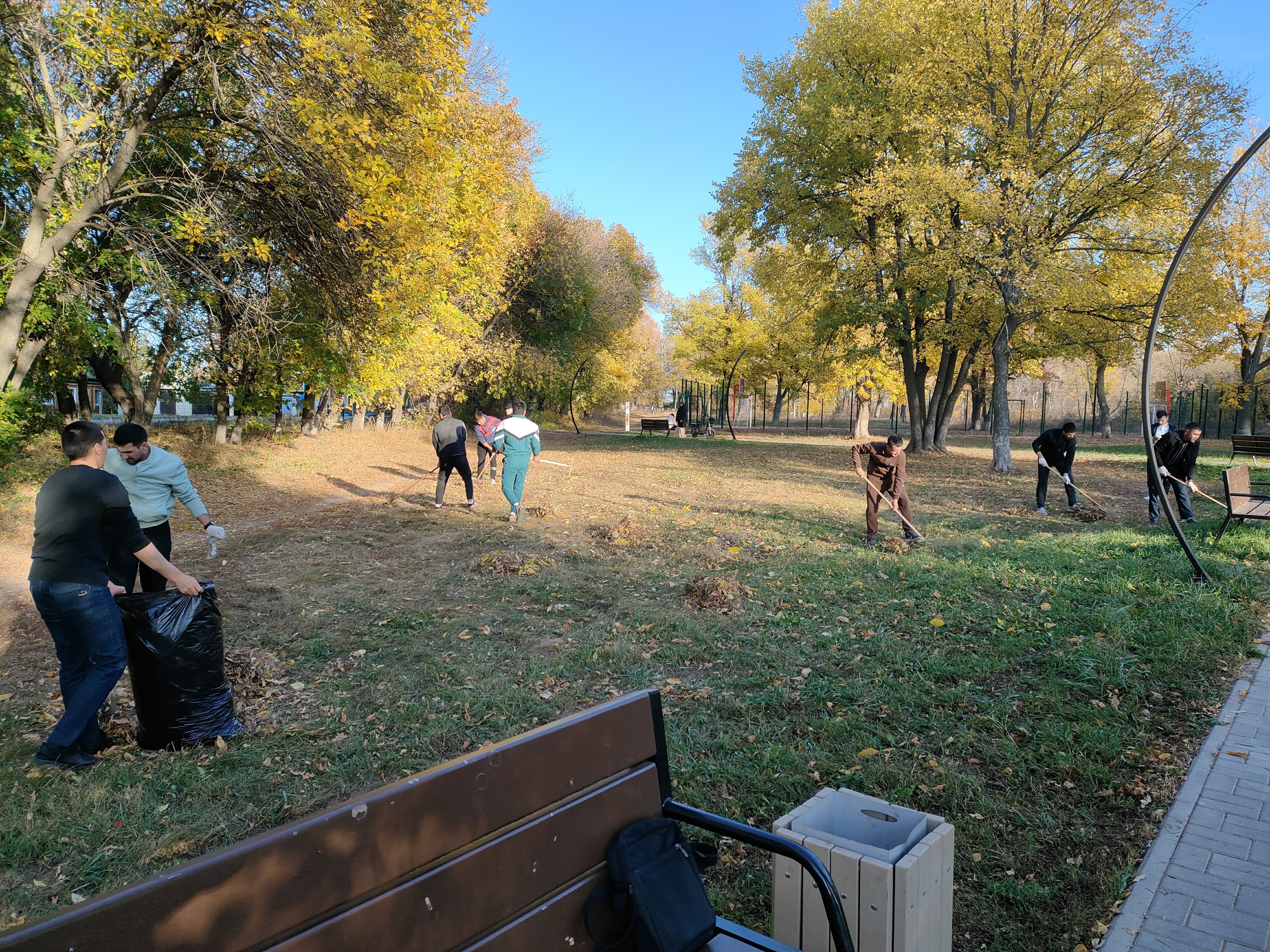 1 октября прошел 'Субботник' на территории Университетского парка 1 октября прошел 'Субботник' на территории Университетского парка