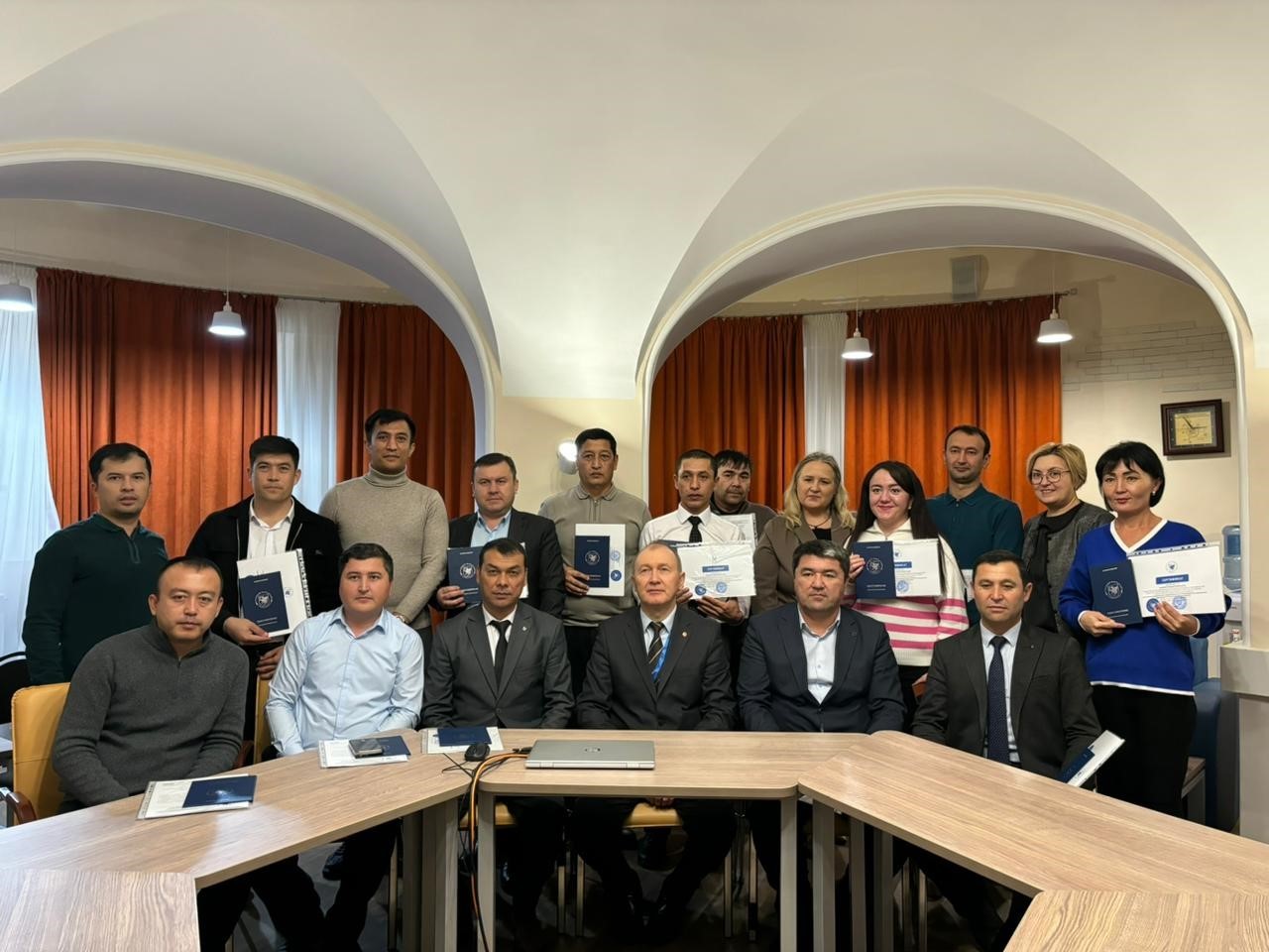 В Институте психологии и образования преподавателям Шахрисабзского государственного педагогического института вручили документы о повышении квалификации В Институте психологии и образования преподавателям Шахрисабзского государственного педагогического института вручили документы о повышении квалификации