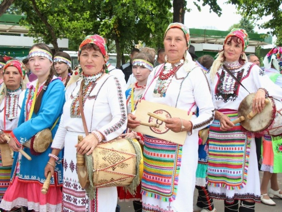 Mari and Karelian respondents give insight into necessary improvements of local language and culture education ,Mari El, Karelia, language, ethnic minority, indigenous peoples