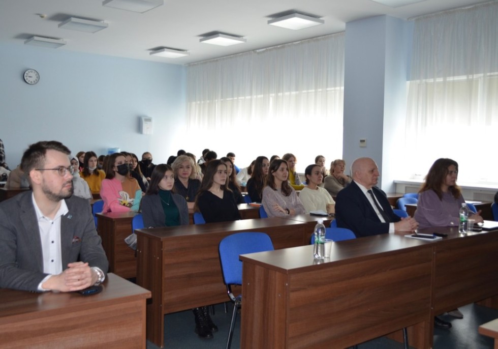 На площадках форума На площадках форума