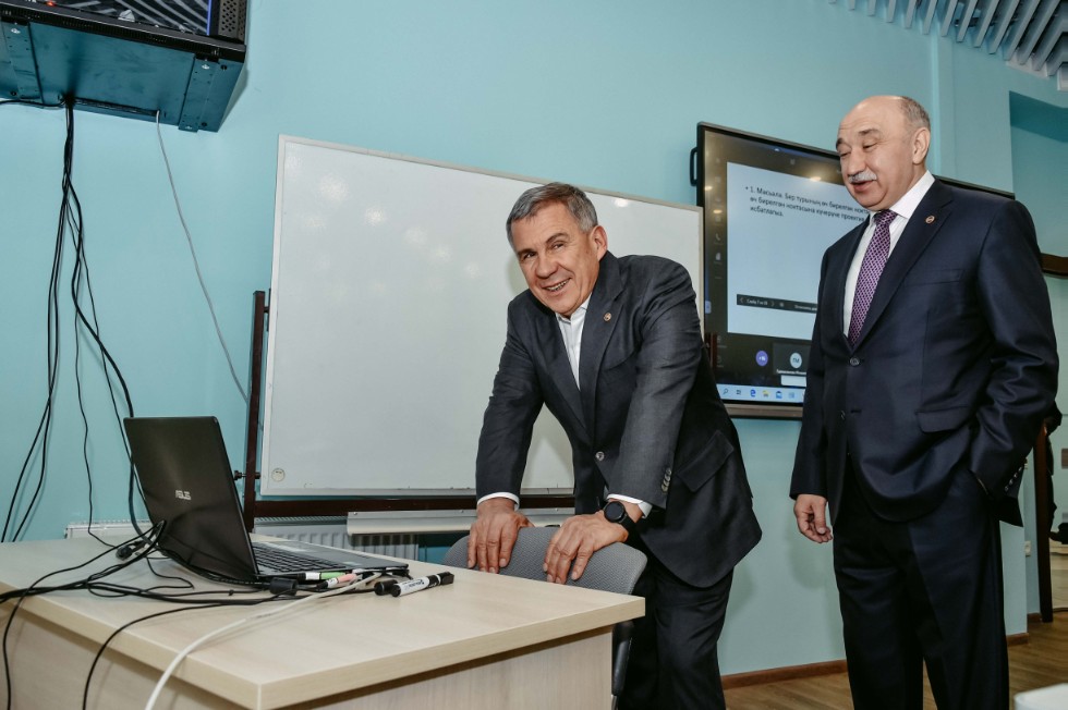 President of Tatarstan Rustam Minnikhanov learned about Kazan University's distance education capabilities