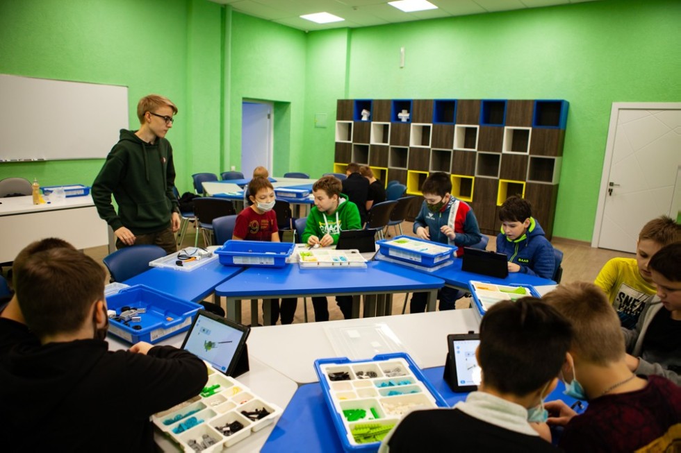 ����������