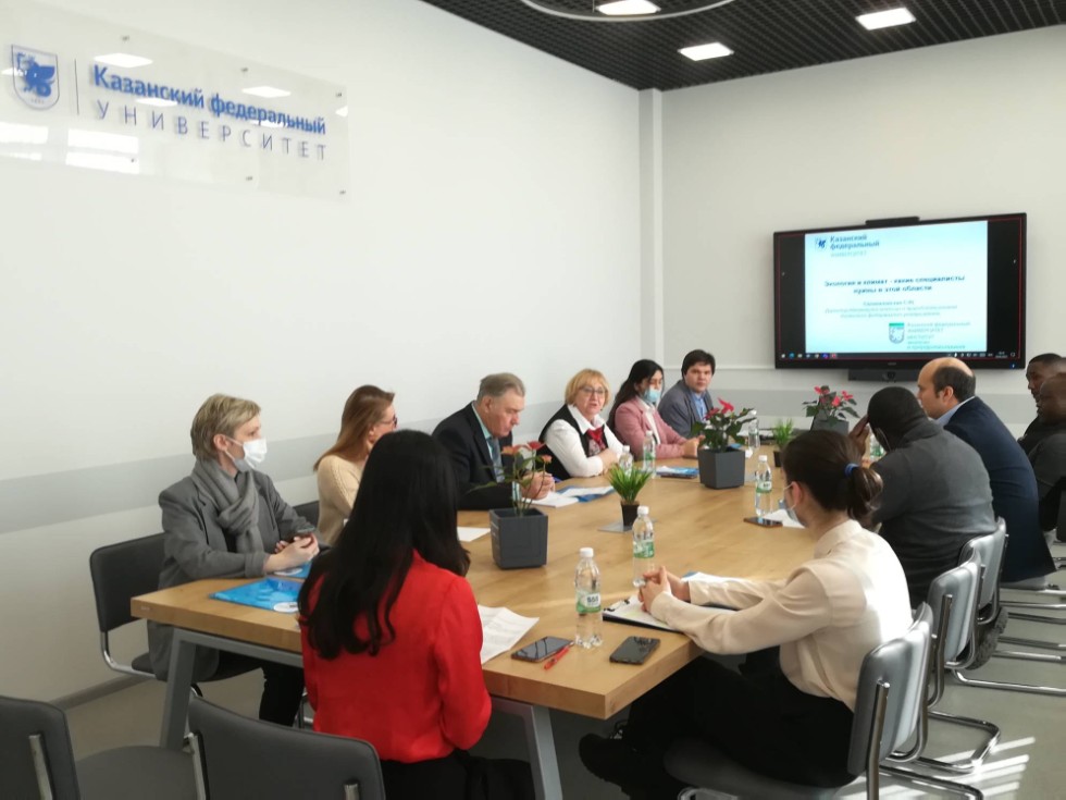 Экологическая конференция иностранных студентов 'Глобальные экологические вызовы современности' прошла в КФУ Экологическая конференция иностранных студентов 'Глобальные экологические вызовы современности' прошла в КФУ