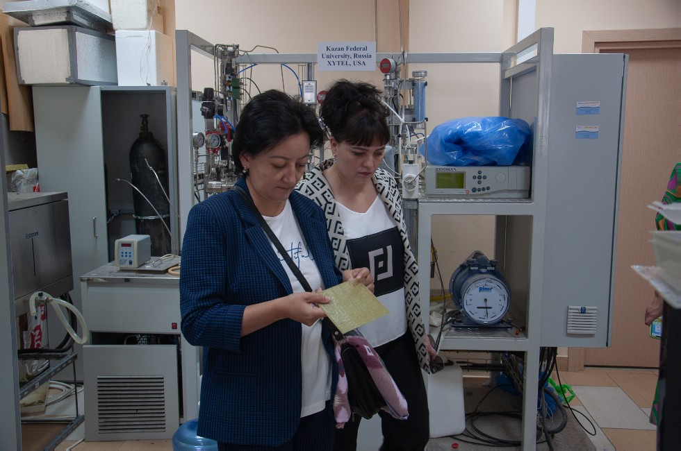 Делегация Ферганского политехнического института Республики Узбекистан посетили научные лаборатории Химического института имени А.М. Бутлерова и кафедру химического образования Делегация Ферганского политехнического института Республики Узбекистан посетили научные лаборатории Химического института имени А.М. Бутлерова и кафедру химического образования