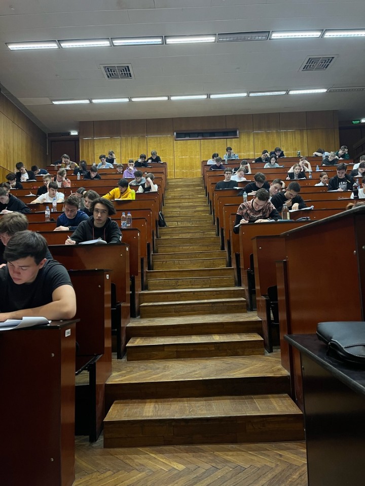 22 апреля в Институте физики прошел пробный ЕГЭ по физике!