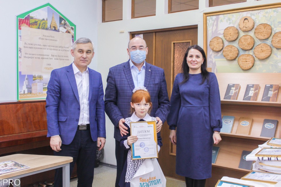 'Туган тел' олимпиадасының җиңүчеләрен бүләкләү 'Туган тел' олимпиадасының җиңүчеләрен бүләкләү