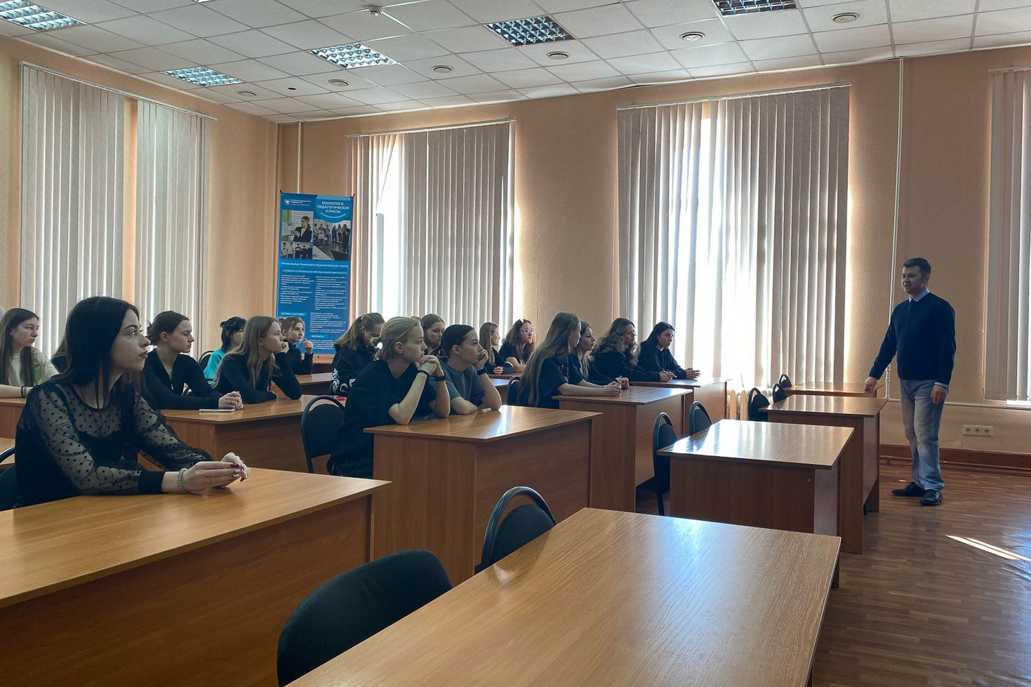 Школьникам из Лисичанска и Рубежное рассказали о направлениях обучения на отделении экономических и юридических наук Школьникам из Лисичанска и Рубежное рассказали о направлениях обучения на отделении экономических и юридических наук