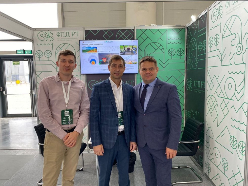 Сотрудники, студенты и партнеры кафедры географии и картографии на Kazan Digital Week ? 2022 Сотрудники, студенты и партнеры кафедры географии и картографии на Kazan Digital Week ? 2022