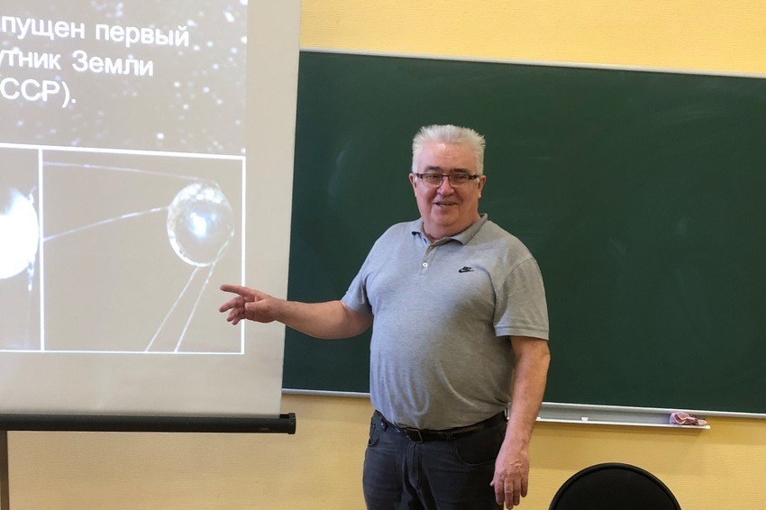 'Мы Первые': научно-популярная лекция ко Дню космонавтики прошла в Елабужском институте КФУ 'Мы Первые': научно-популярная лекция ко Дню космонавтики прошла в Елабужском институте КФУ