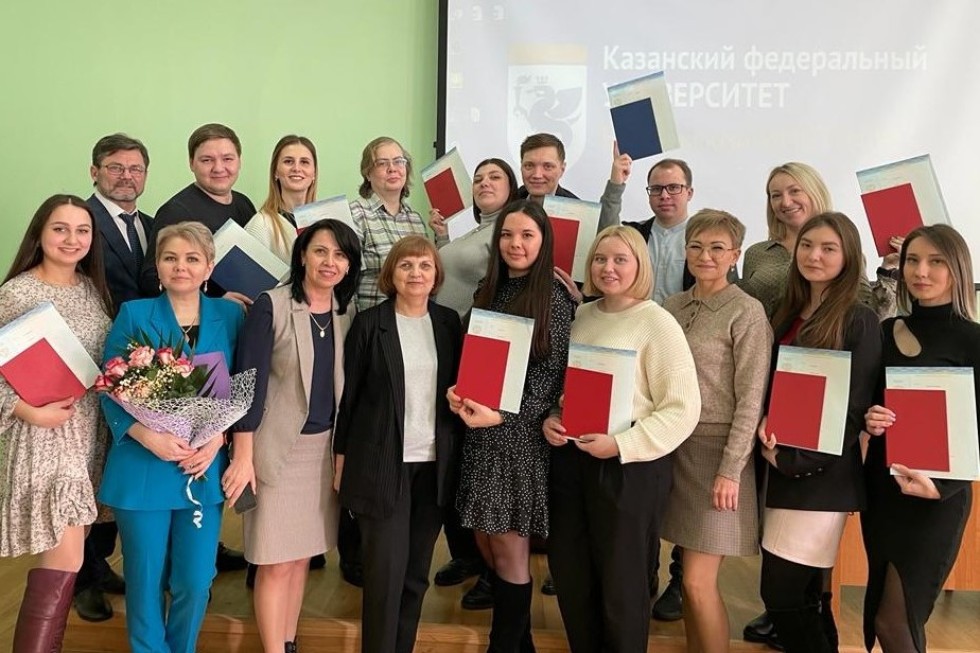 Вручение дипломов выпускникам магистратуры Вручение дипломов выпускникам магистратуры