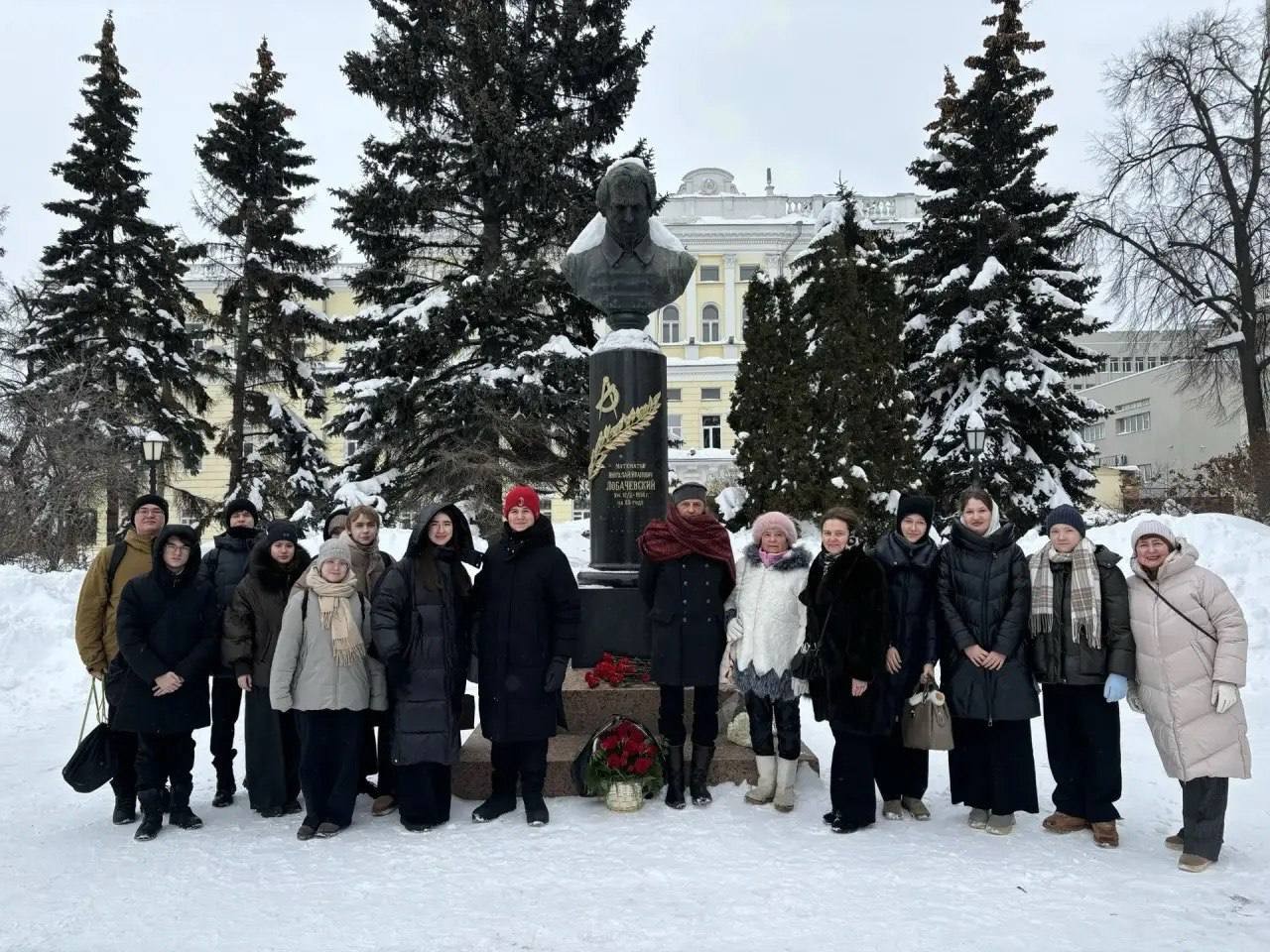 В Казани прошли памятные мероприятия, приуроченные к 170-летию памяти великого математика Н.И.Лобачевского В Казани прошли памятные мероприятия, приуроченные к 170-летию памяти великого математика Н.И.Лобачевского
