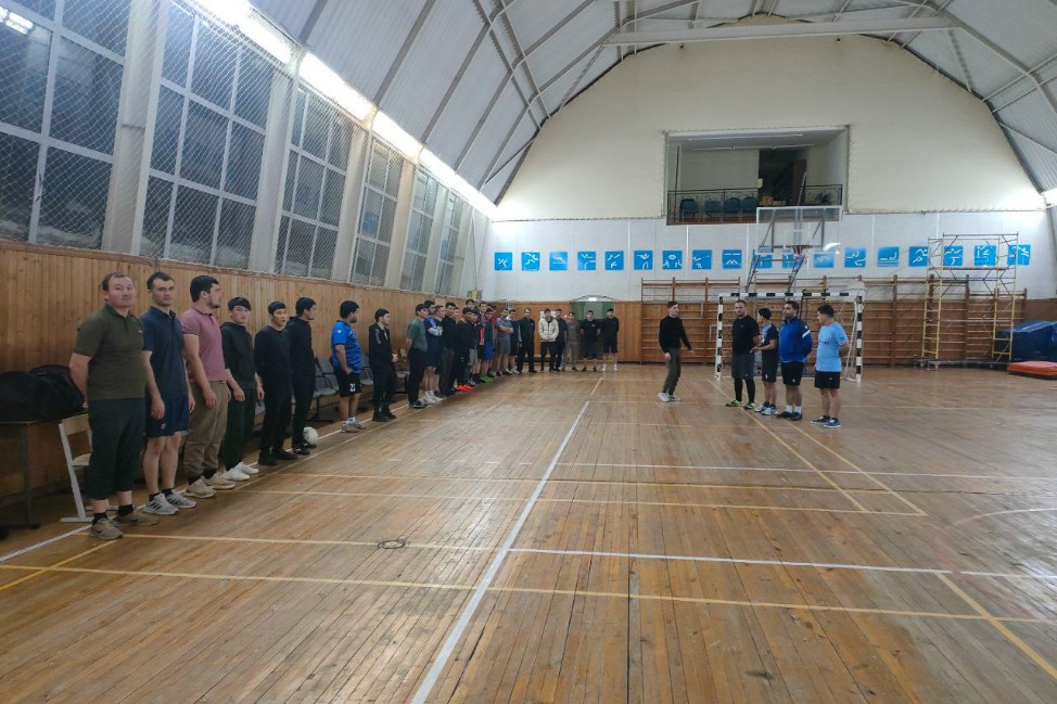 Студенты Елабужского института КФУ организовали свой турнир по волейболу Студенты Елабужского института КФУ организовали свой турнир по волейболу