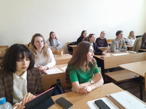 Студенты кафедры начального образования приняли участие в кураторском часе 'Песни военных лет ? песни Победы' Студенты кафедры начального образования приняли участие в кураторском часе 'Песни военных лет ? песни Победы'