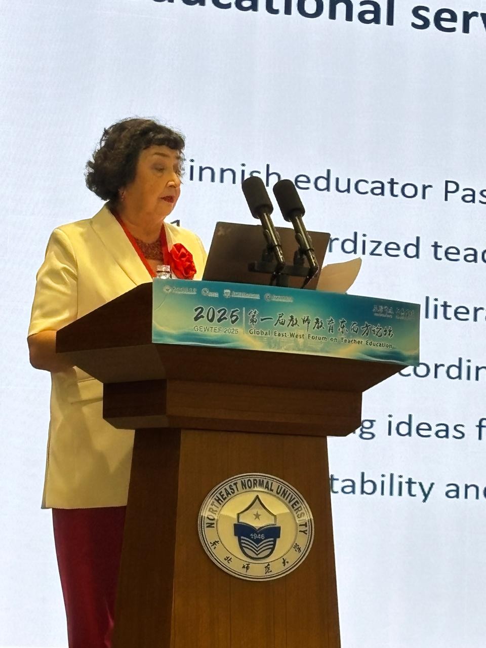 Опыт Казанского федерального университета представлен на Глобальном Восточно-Западном Форуме по педагогическому образованию в Китае Опыт Казанского федерального университета представлен на Глобальном Восточно-Западном Форуме по педагогическому образованию в Китае